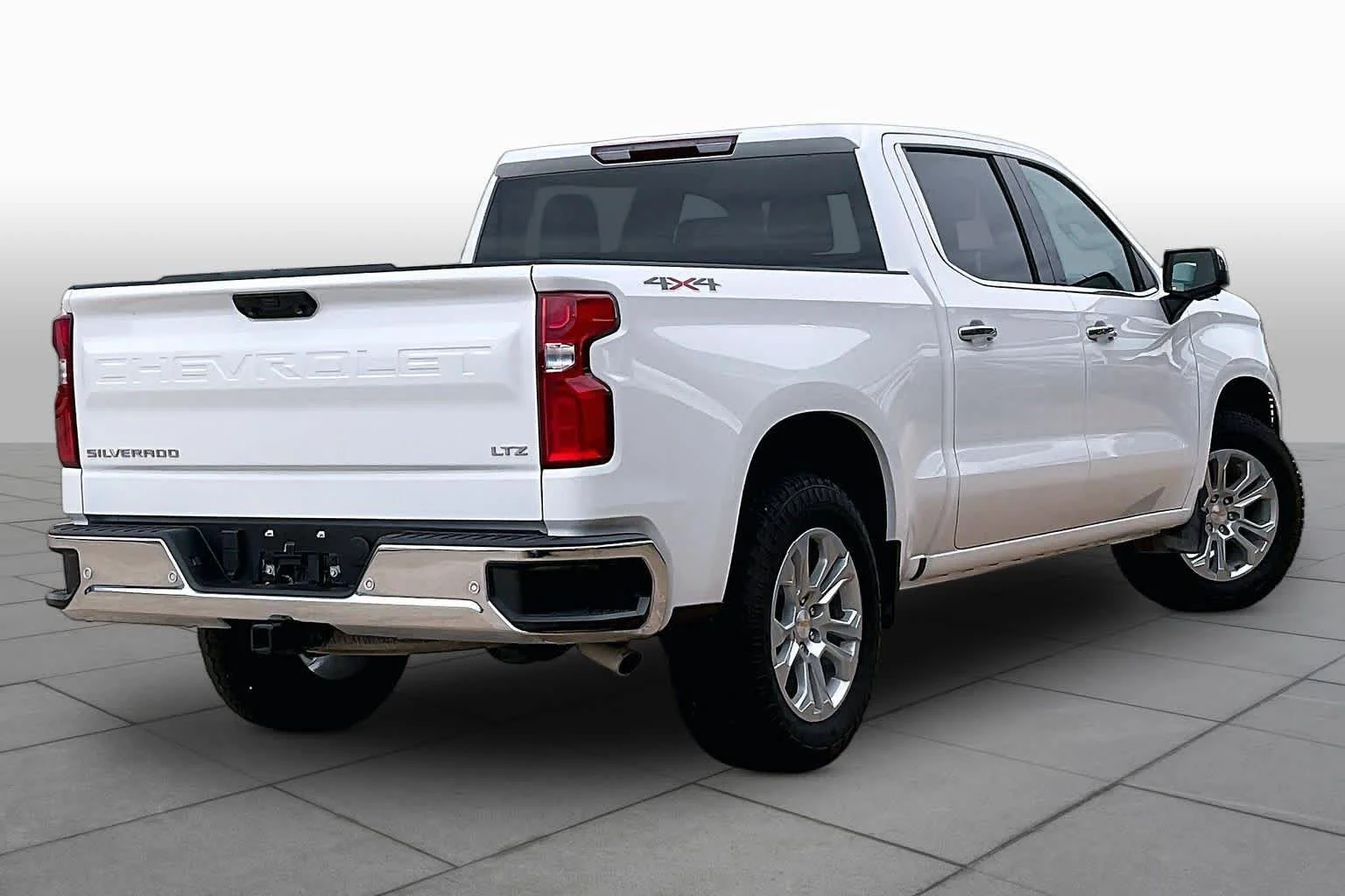Used 2025 Summit White Chevrolet LTZ image 11