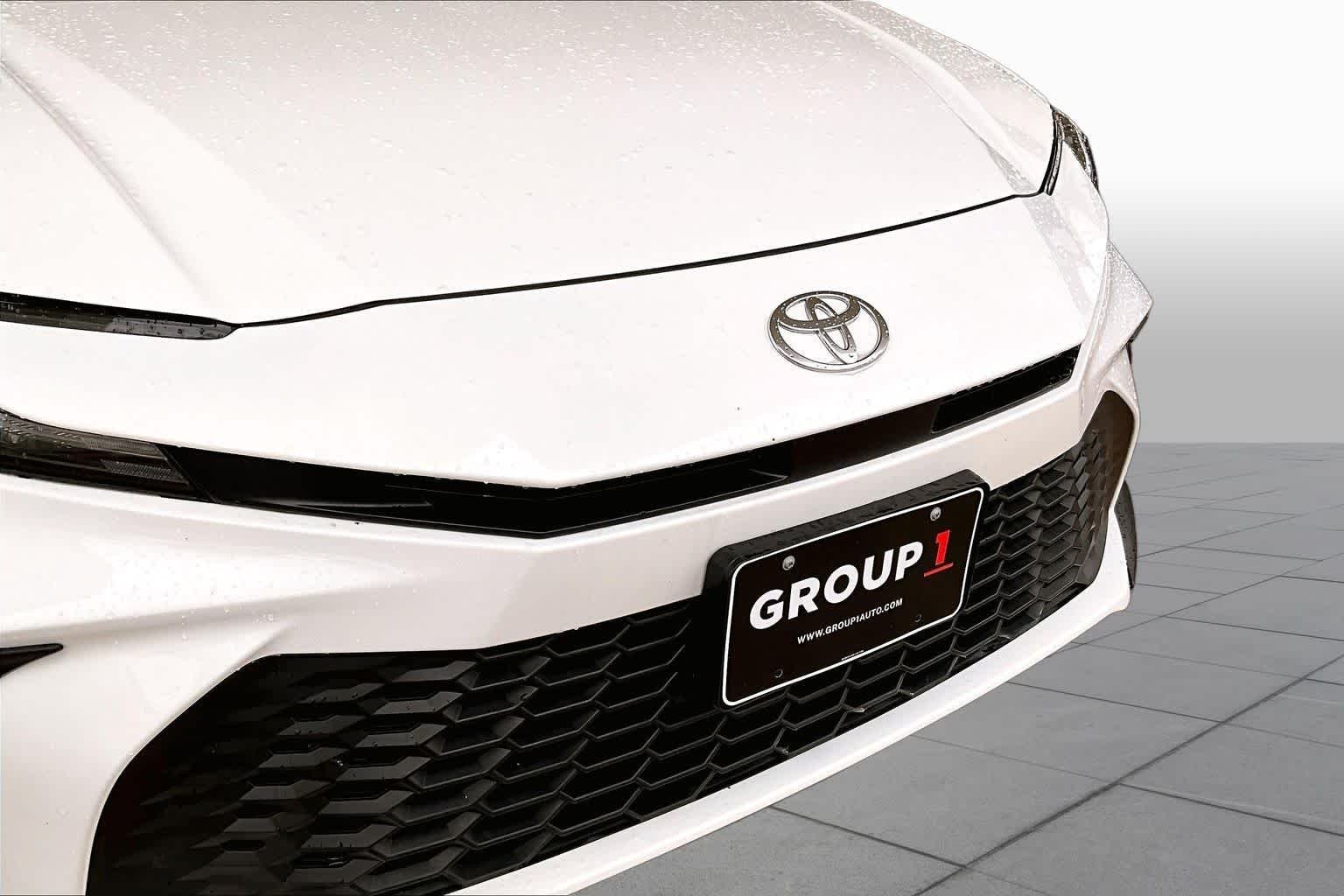 Used 2025 Ice Cap Toyota SE image 28