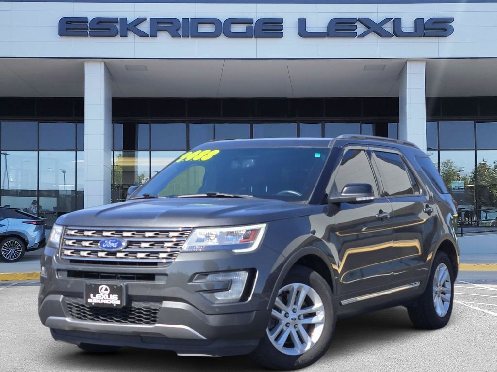 Used 2017 Gray Ford XLT image 1
