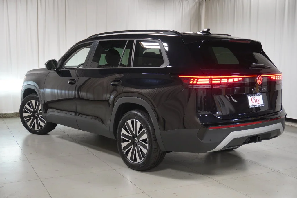 New 2027 Deep Black Volkswagen SE w/Technology image 8