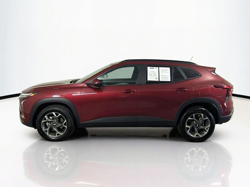 2025 Chevrolet Trax LT - Photo 8