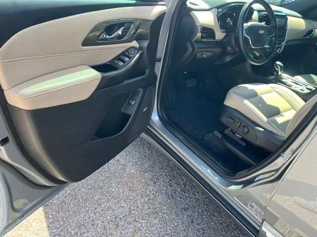 Used 2023 STERLING GRAY METALLIC Chevrolet Premier image 18
