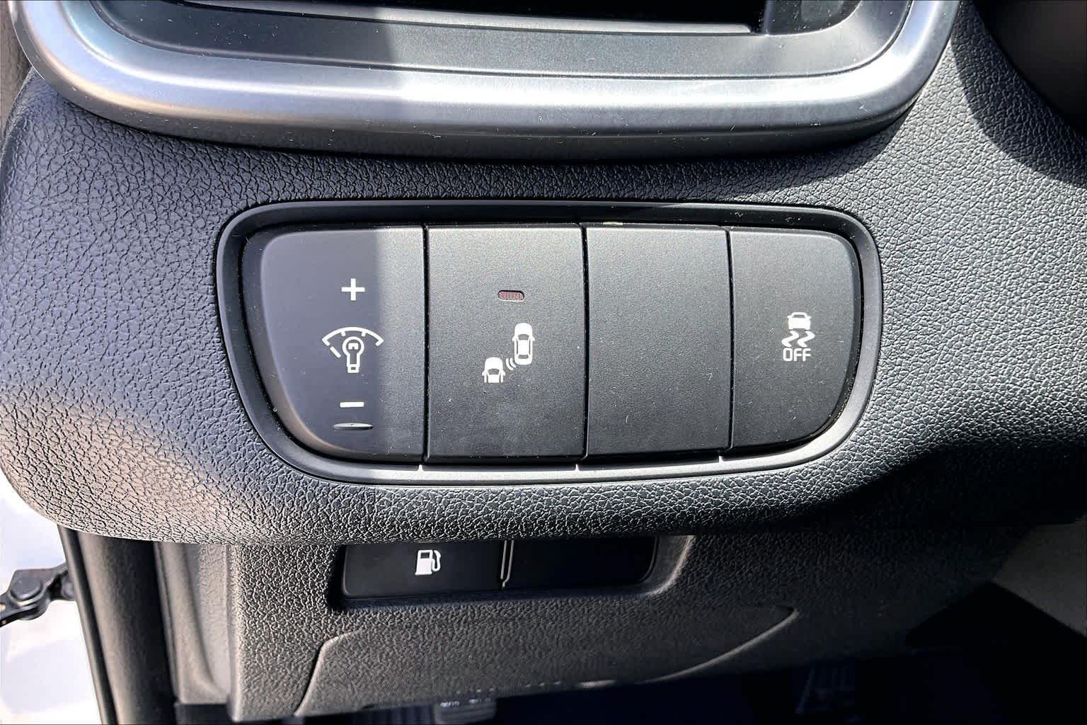 Used 2019 Snow White Pearl Kia LX V6 image 31
