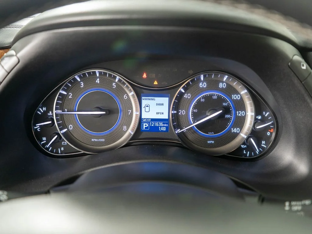Used 2019 Silver INFINITI LUXE image 18