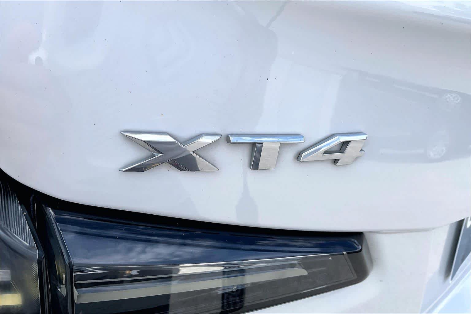 Used 2019 CRYSTAL WHITE TRICOAT Cadillac FWD Sport image 9