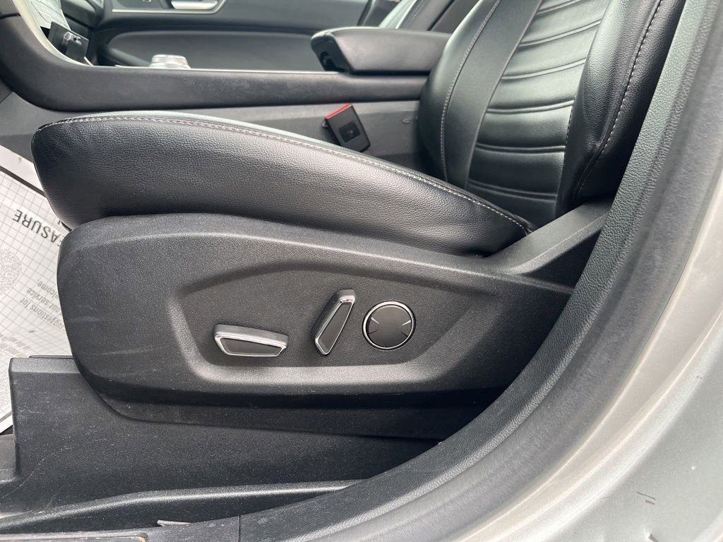 Used 2019  Ford SEL image 17