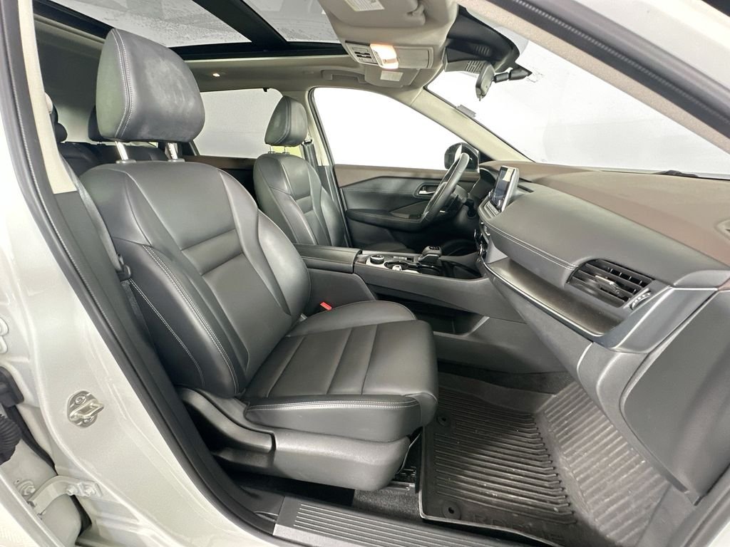 Used 2023 White Nissan SV image 27