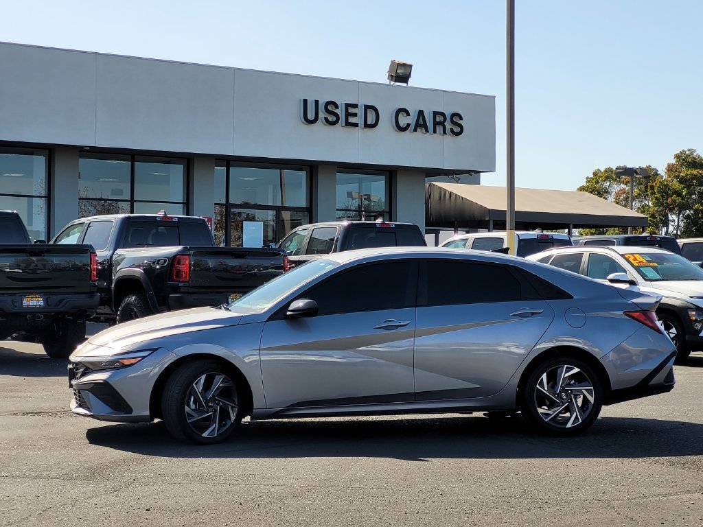 Used 2025 Silver Hyundai SEL Sport image 7