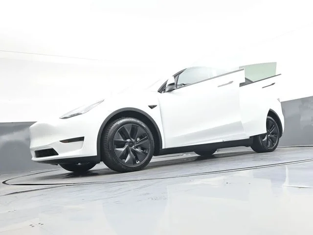 Used 2025  Tesla Long Range image 41