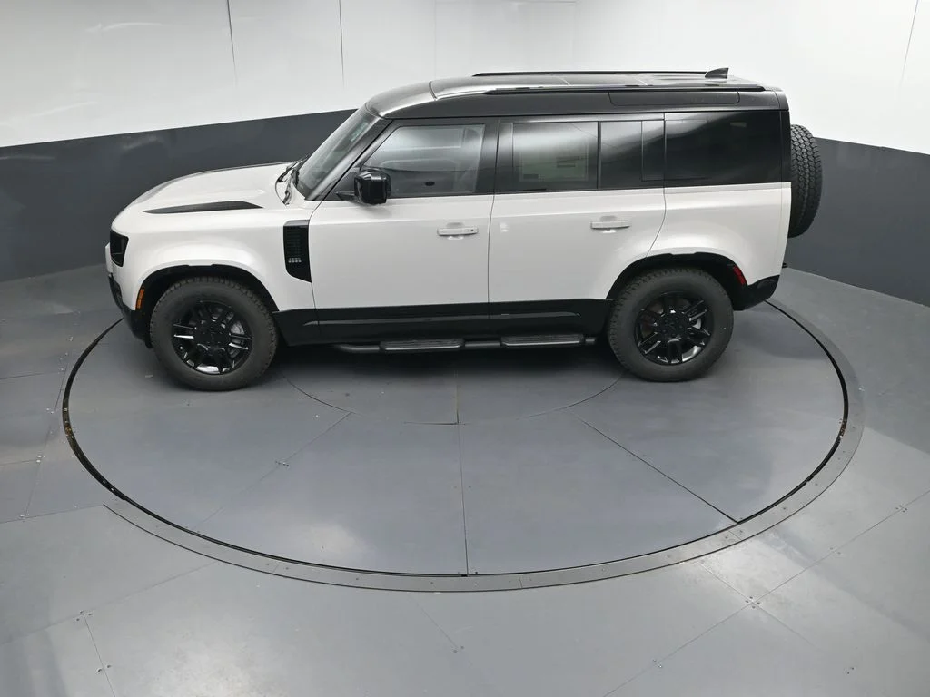 Certified Used 2026 Gray Land Rover X-Dynamic SE image 32