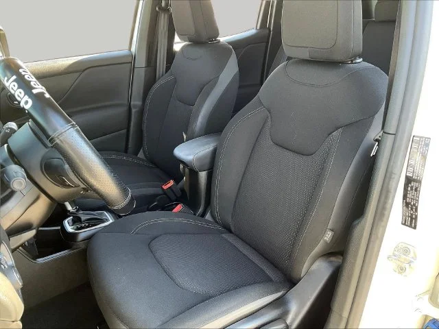 Used 2023 White Jeep Altitude image 22