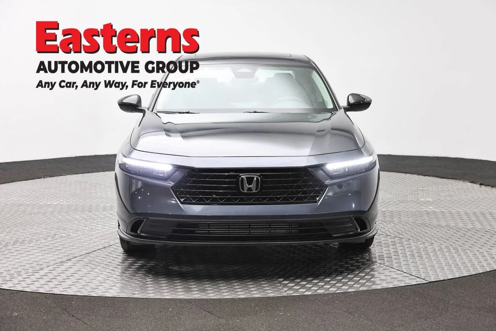 Used 2025 Gray Honda SE image 2