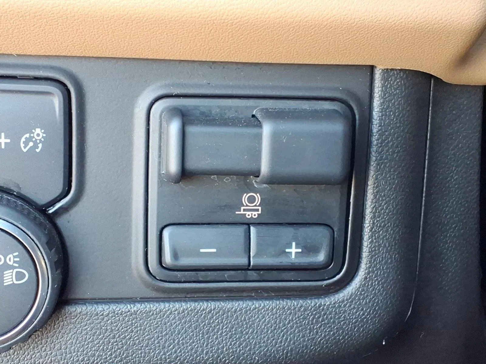 Used 2024 Iridescent Pearl Tricoat Chevrolet Premier image 10
