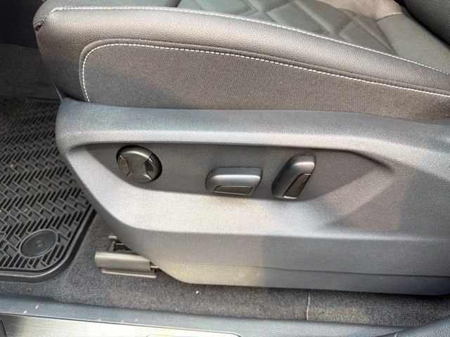 New 2026 Black Volkswagen 2.0T SE w/Technology image 16