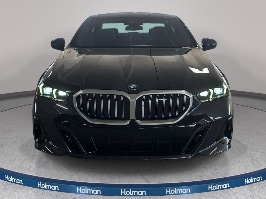 Used 2026 Dark Graphite Metallic BMW 530i image 2