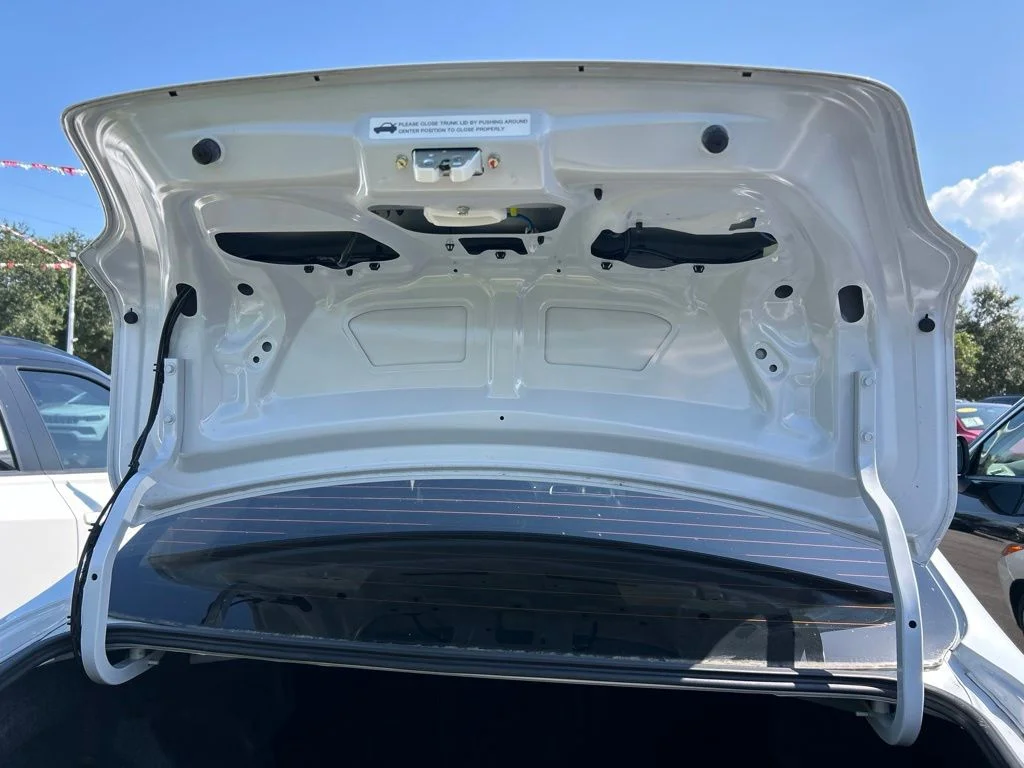 Used 2024 Silver Mitsubishi SE image 46