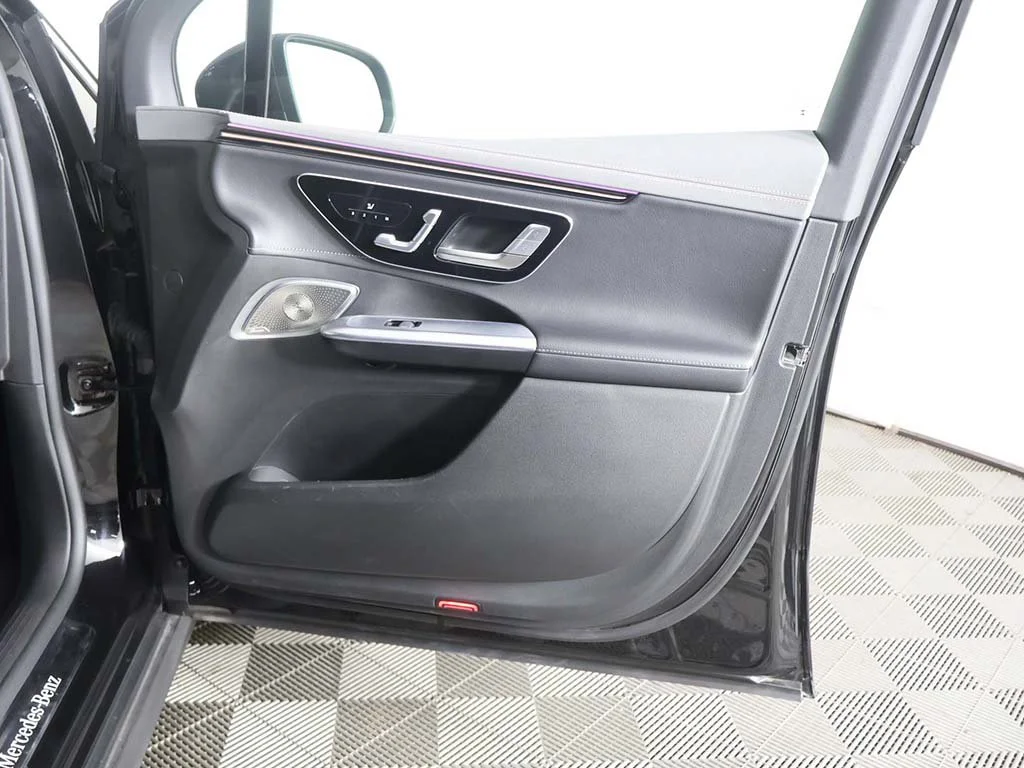 Used 2023 Black Mercedes-Benz 500 SUV image 26