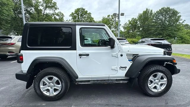 Used 2021 White/off-white Jeep Sport S image 4