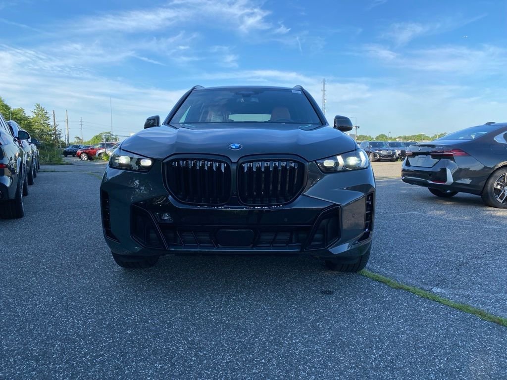 New 2026 Dravit Grey Metallic BMW xDrive40i image 2