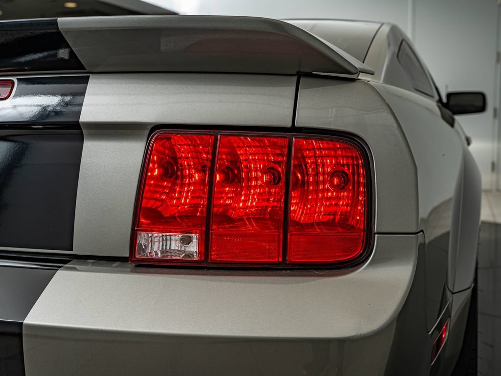 Used 2009 Vapor Silver Clearcoat Metallic Ford Shelby GT500 image 16