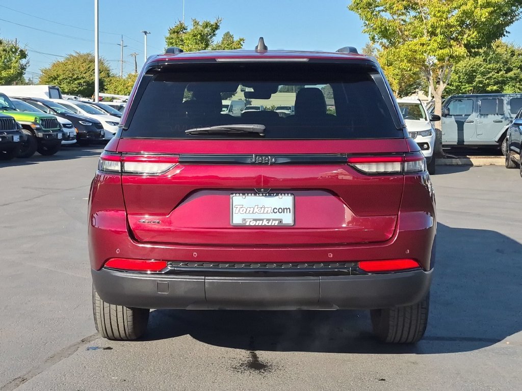 Used 2025 Red Jeep Altitude image 5