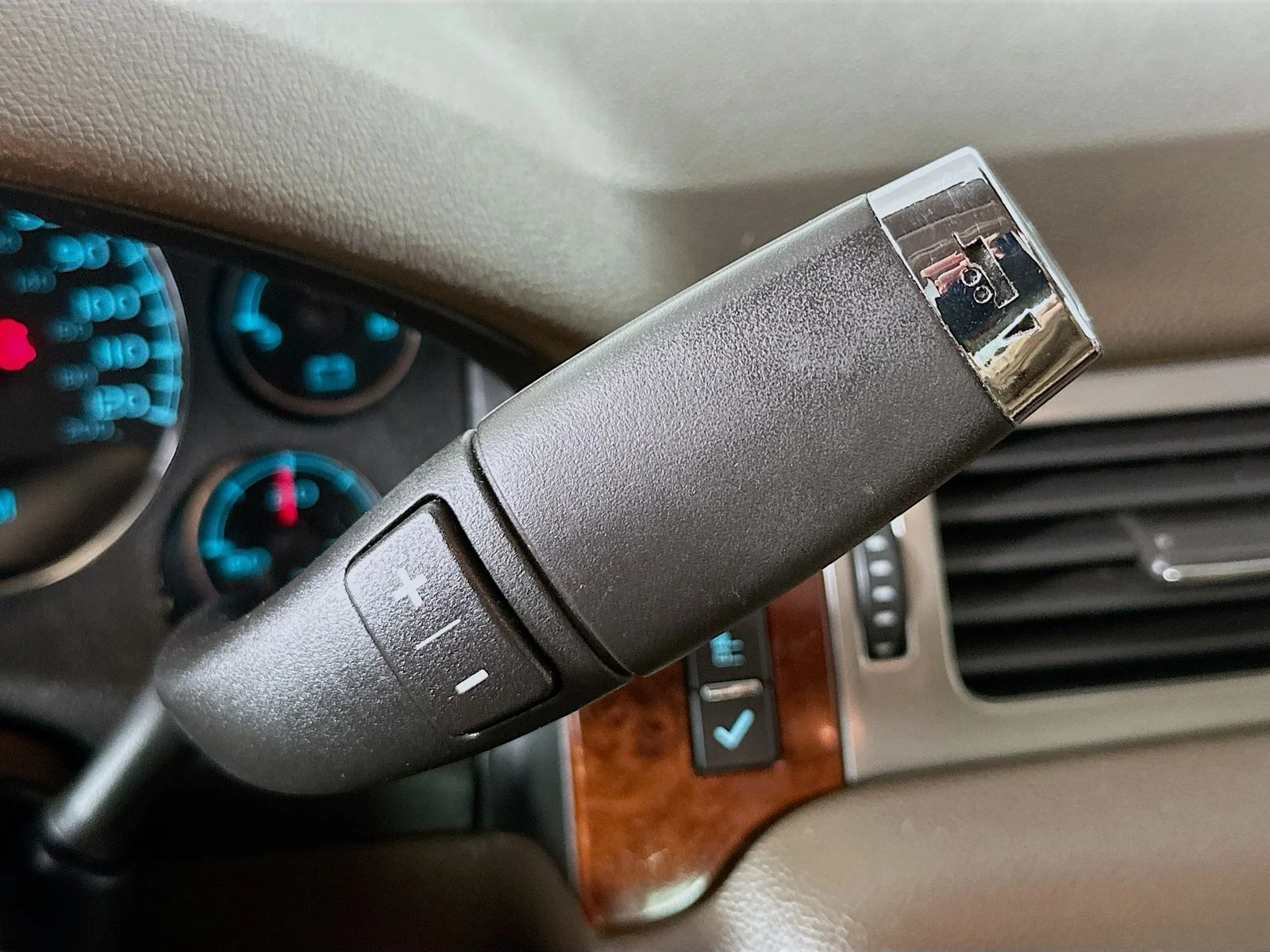 Used 2010 Red Jewel Tintcoat Chevrolet LTZ image 17