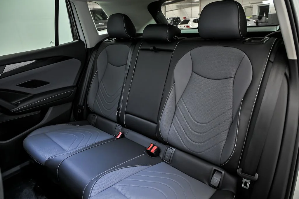 New 2026 White/off-white Volkswagen 2.0T SE image 9