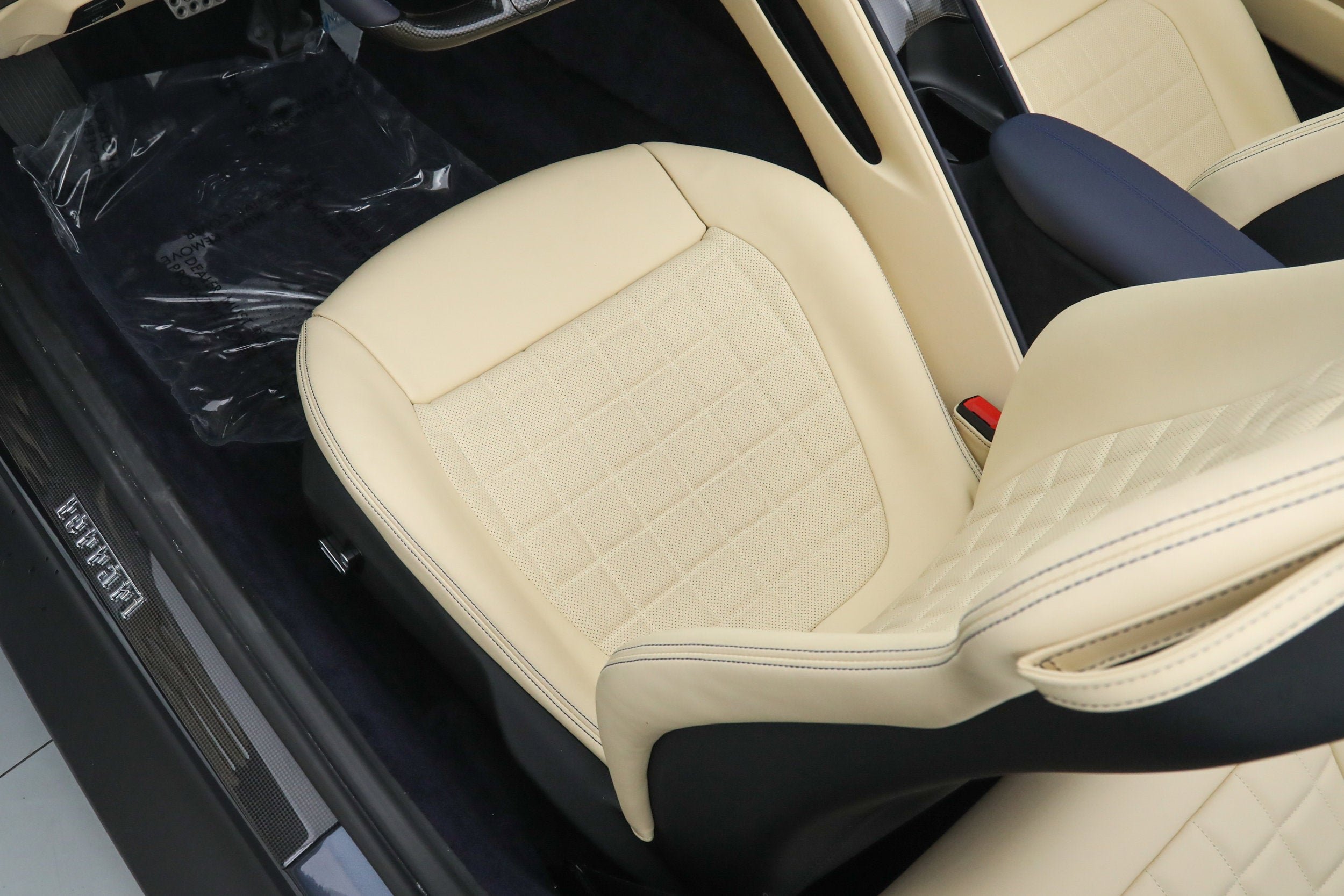 Certified Used 2025 Blu Roma Ferrari  image 27