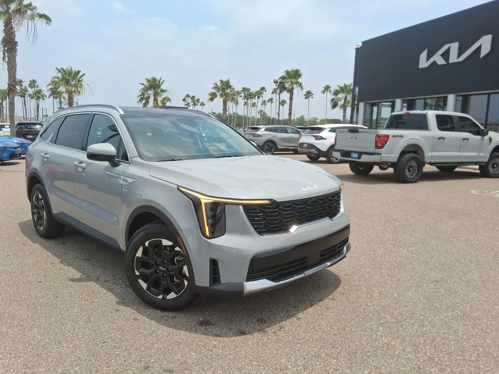 2026 Kia Sorento S AT's photo