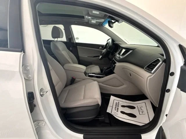 Used 2018 White Hyundai Value image 27