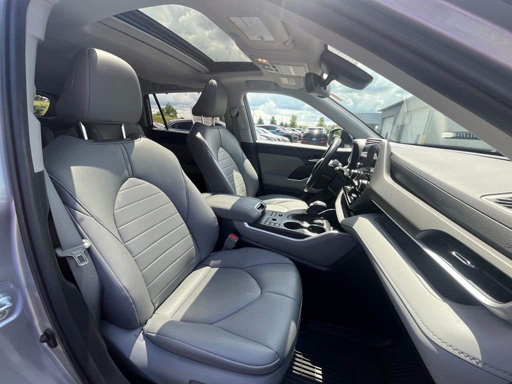 Used 2023 Silver Toyota XLE image 12