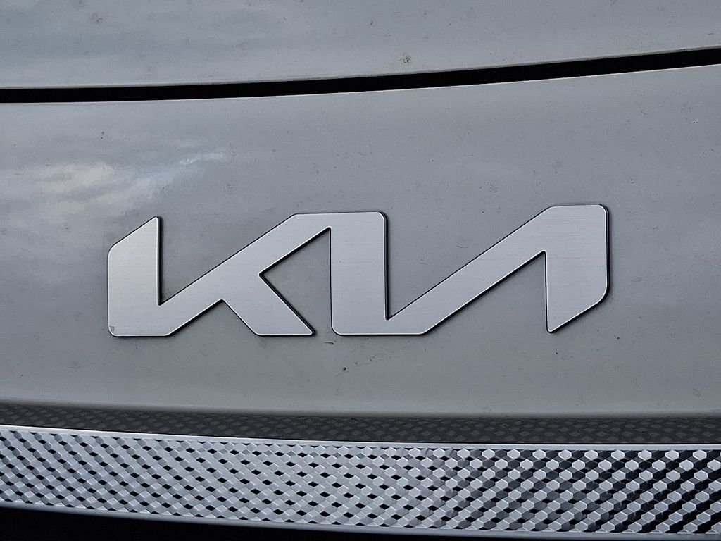 New 2026 Snow White Pearl Kia S image 11