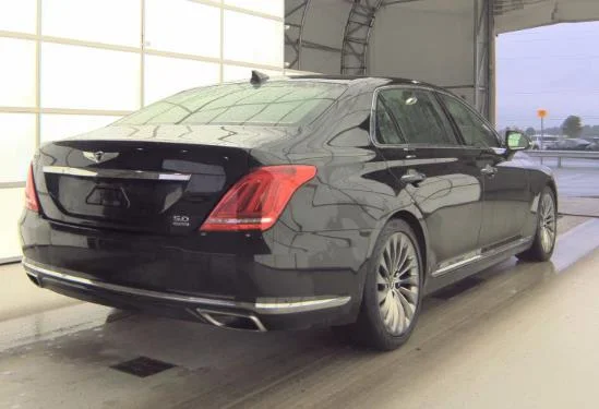 Used 2019 Victoria Black Genesis 5.0L Ultimate image 4