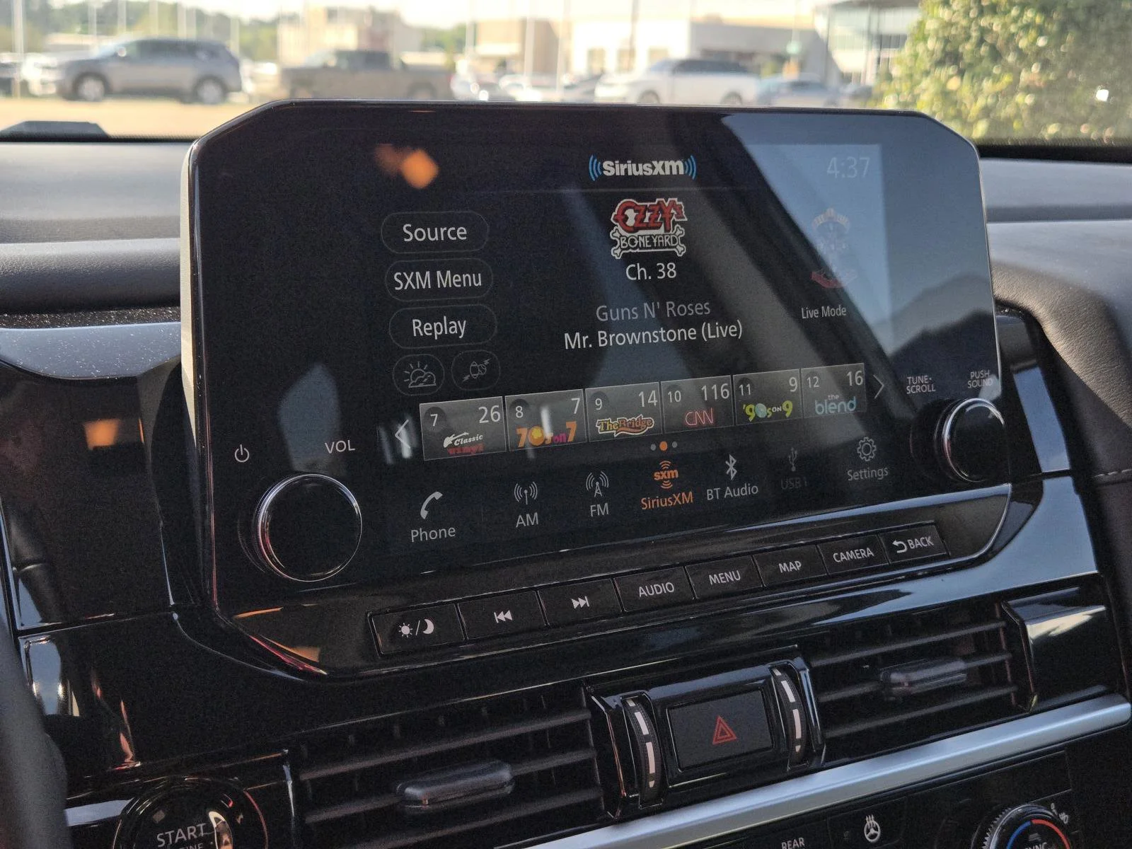 2025 Nissan Pathfinder SL - Photo 39