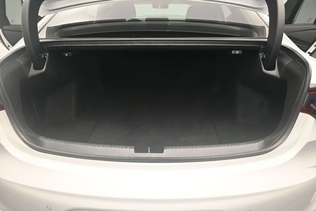 Used 2021 White Acura Advance image 11