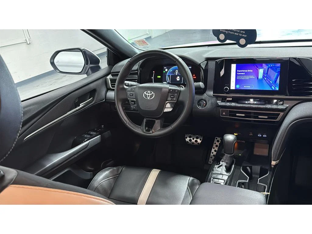 Used 2025 Ice Cap Toyota SE FWD 1 OWNER image 35