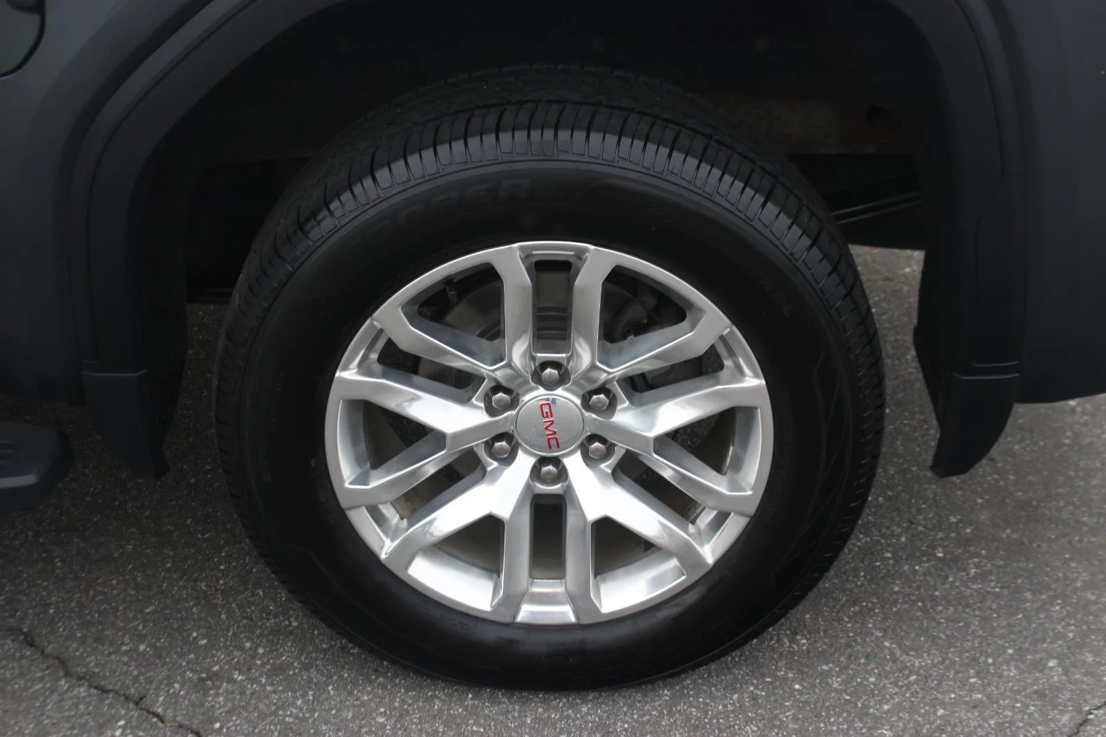 Used 2019 DARK SKY METALLIC GMC SLT image 39