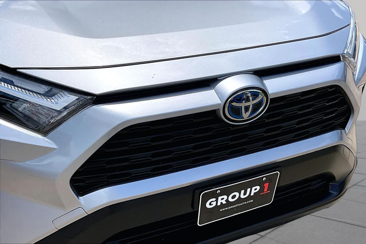 Used 2022 Silver Sky Metallic Toyota Hybrid XLE image 30