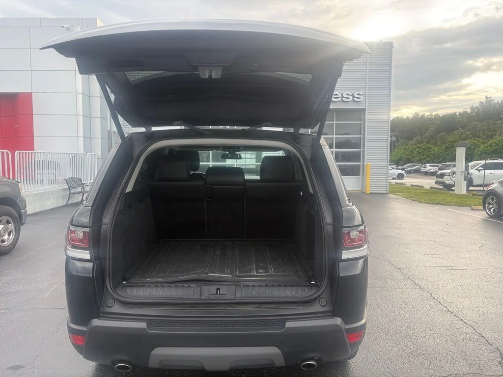 Used 2016 Black Land Rover HSE Td6 image 2