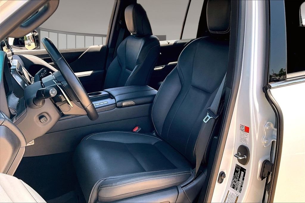 Used 2024 White Lexus 600 Luxury image 25