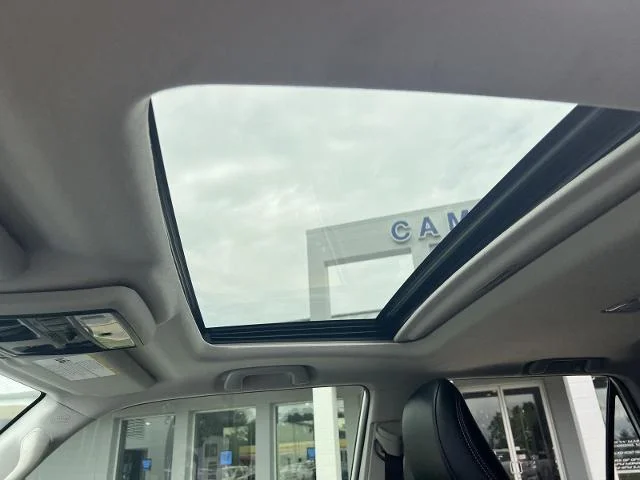 Certified Used 2018 Blizzard Pearl Toyota  image 10
