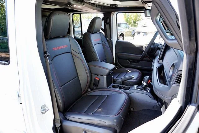 New 2026 Bright White Clear-Coat Exterior Paint Jeep Rubicon X image 17