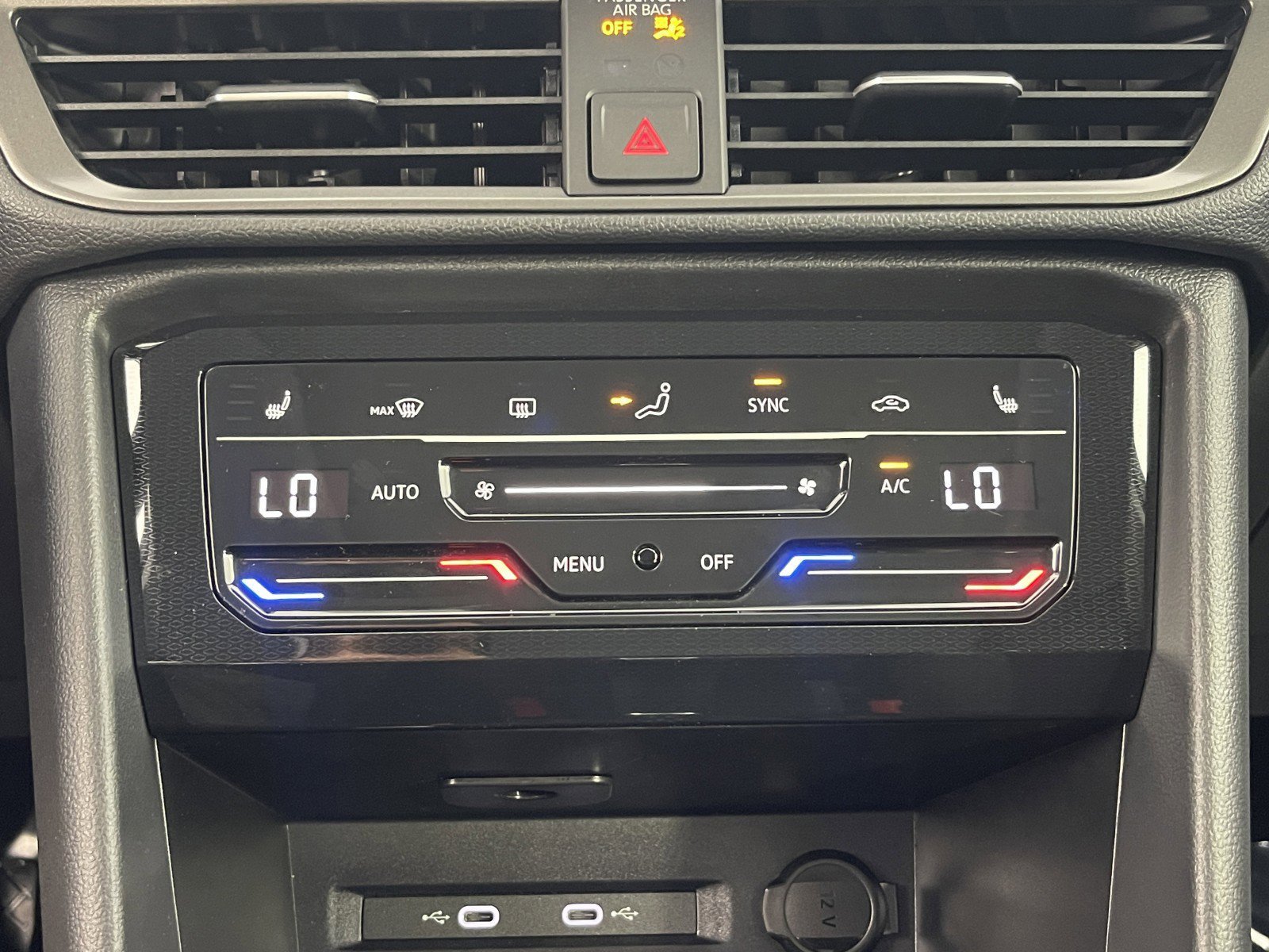 2025 Volkswagen Taos SE Black - Photo 29