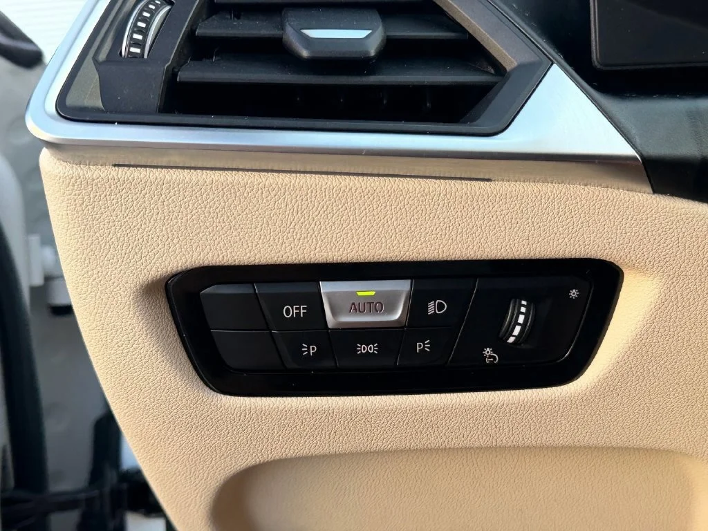 Used 2023 Alpine White BMW 330i image 27