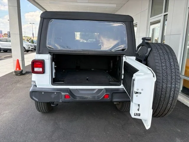 Used 2023 White Jeep Sahara image 36