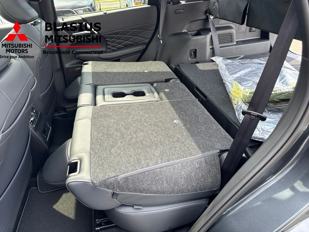 New 2026 Gray Mitsubishi SEL image 58