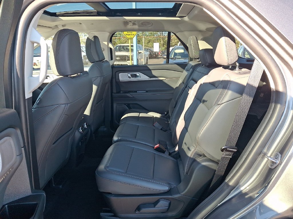 Used 2025 Gray Ford Active image 10