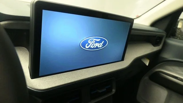 New 2026 Ruby Red Metallic Tinted Clearcoat Ford XLT image 15