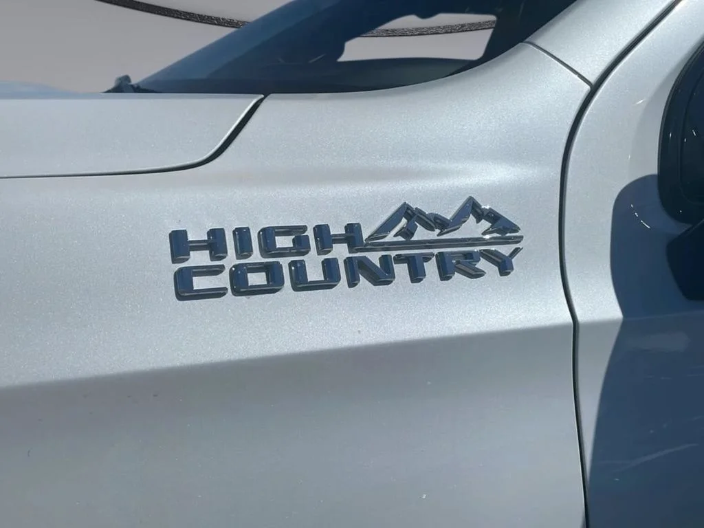 Used 2021 Iridescent Pearl Tricoat Chevrolet High Country image 31