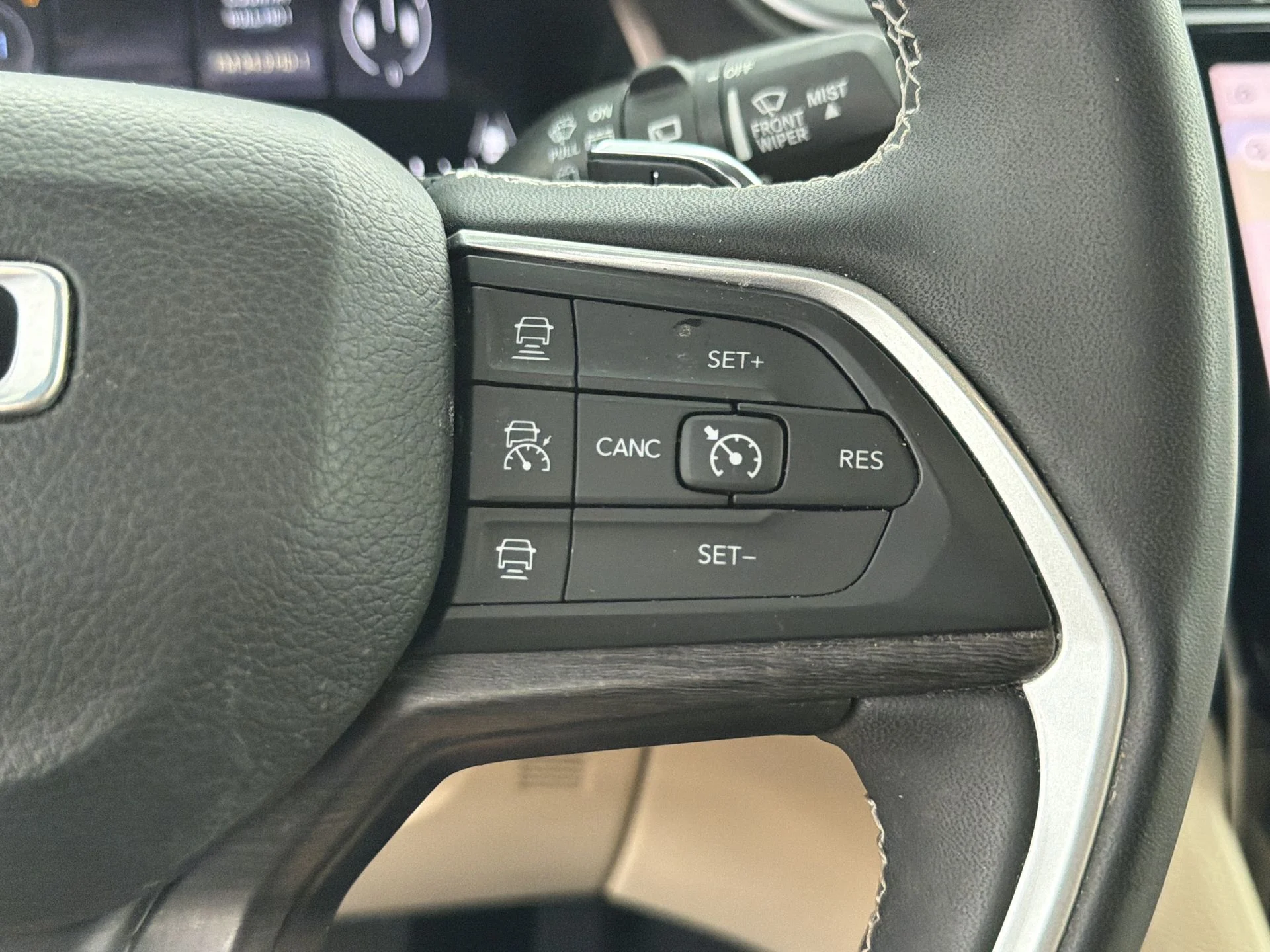Certified Used 2023 Metallic Jeep Limited image 14